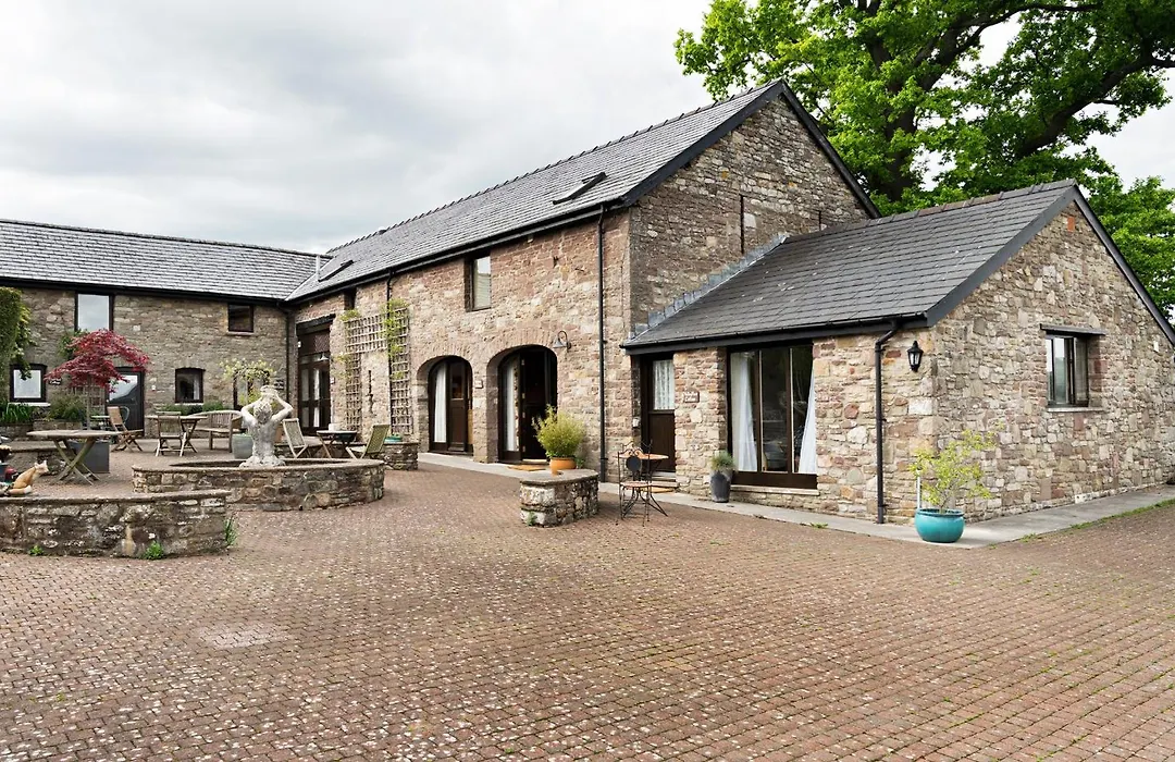 Neuadd B&B Suites-1